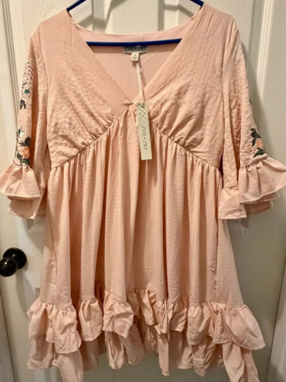 NWT-Light Pink Ruffle Hem Women’s ' Dress with Embroidered Sleeves🌺